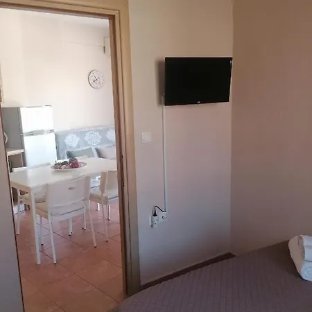Lejlighed Enoikiazomena Diamerismtata Giannakoudis νο1 *